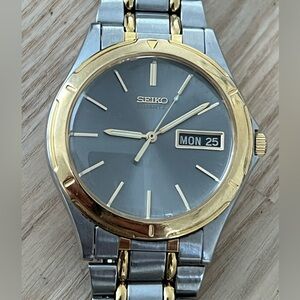 Seiko Men’s Watch Gray Dial Two-Tone Stainless Bracelet Day Date New Crystal